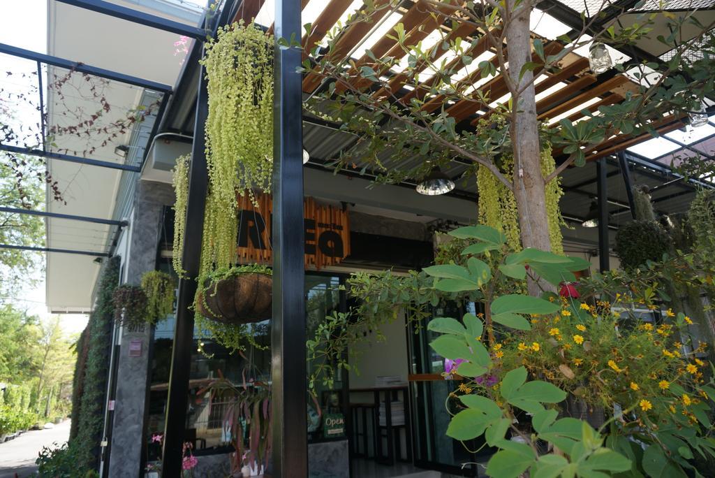 The Rhea Hotel Удон Тани Екстериор снимка