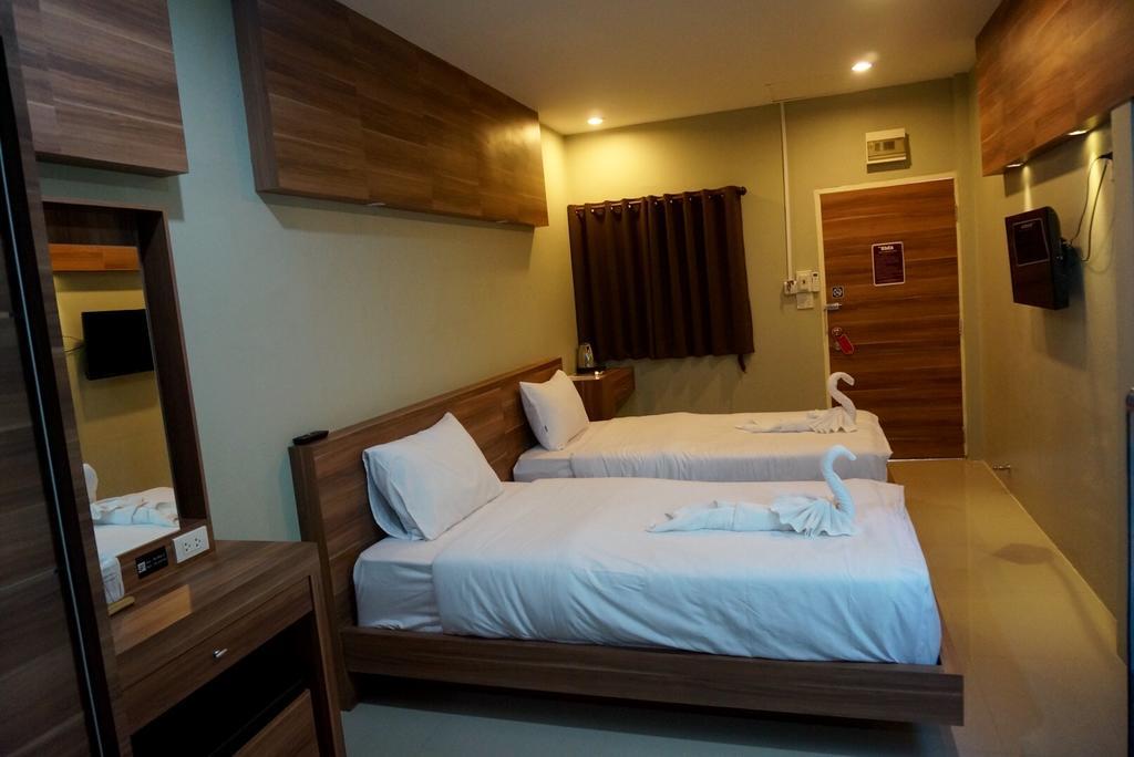 The Rhea Hotel Удон Тани Екстериор снимка