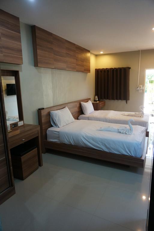 The Rhea Hotel Удон Тани Екстериор снимка
