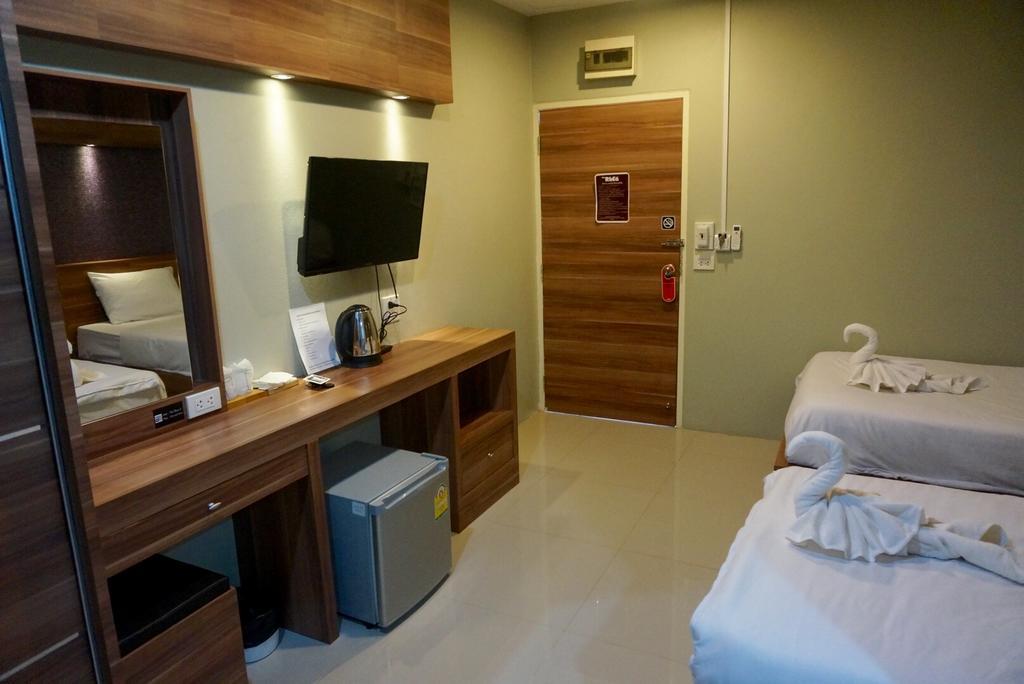 The Rhea Hotel Удон Тани Екстериор снимка