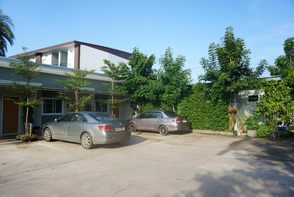 The Rhea Hotel Удон Тани Екстериор снимка